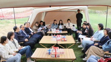 Ϊ����ѧϰ�᳹ϰ��ƽ����ǶԾ����׽�ȫ���Ķ����ĺ��ž������ŽἯ�Ź�˾�������뿪չѧϰ�᳹ϰ��ƽ��ʱ���й���ɫ�������ͷ��������������Ҫ����Ӫ����������顢�����顢�����顱��Ũ��������5��25�������Ź�˾